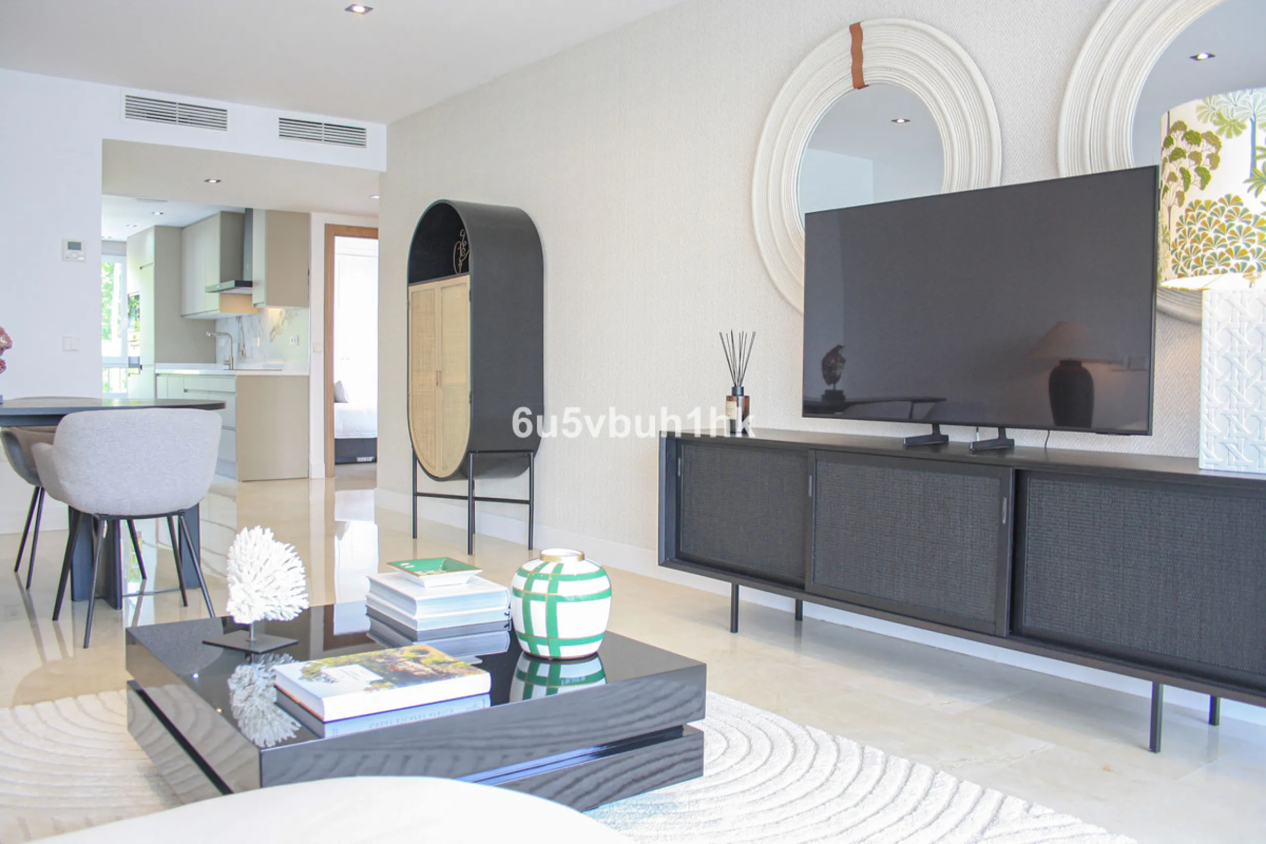 Located on Marbella's prestigious Golden Mile, this refined apartment in Las Cañas Beach perfectly balances timeless elegance with the comfort of a true home. Recently renovated and thoughtfully furnished with premium materials, it's offered exactly as it