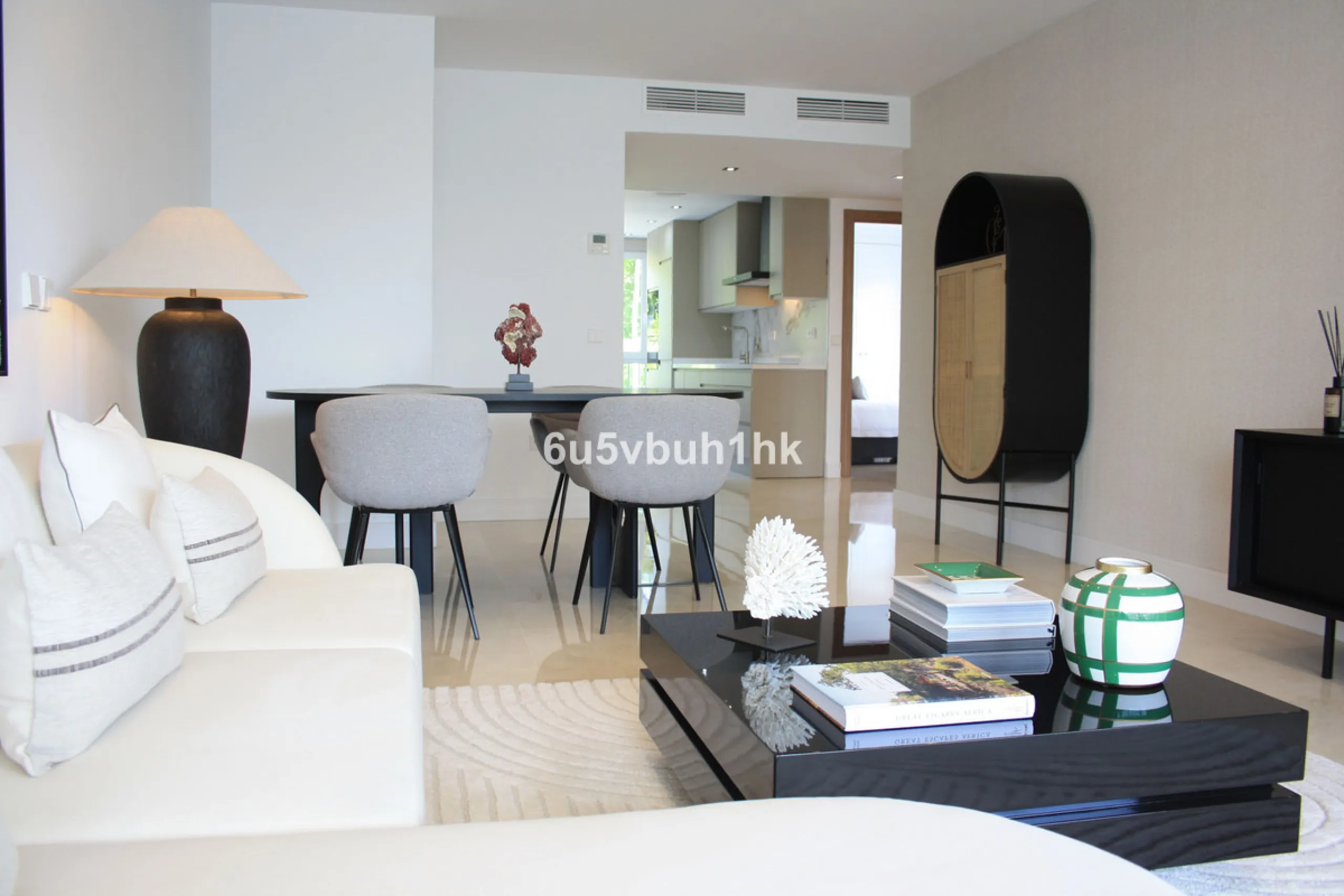 Located on Marbella's prestigious Golden Mile, this refined apartment in Las Cañas Beach perfectly balances timeless elegance with the comfort of a true home. Recently renovated and thoughtfully furnished with premium materials, it's offered exactly as it