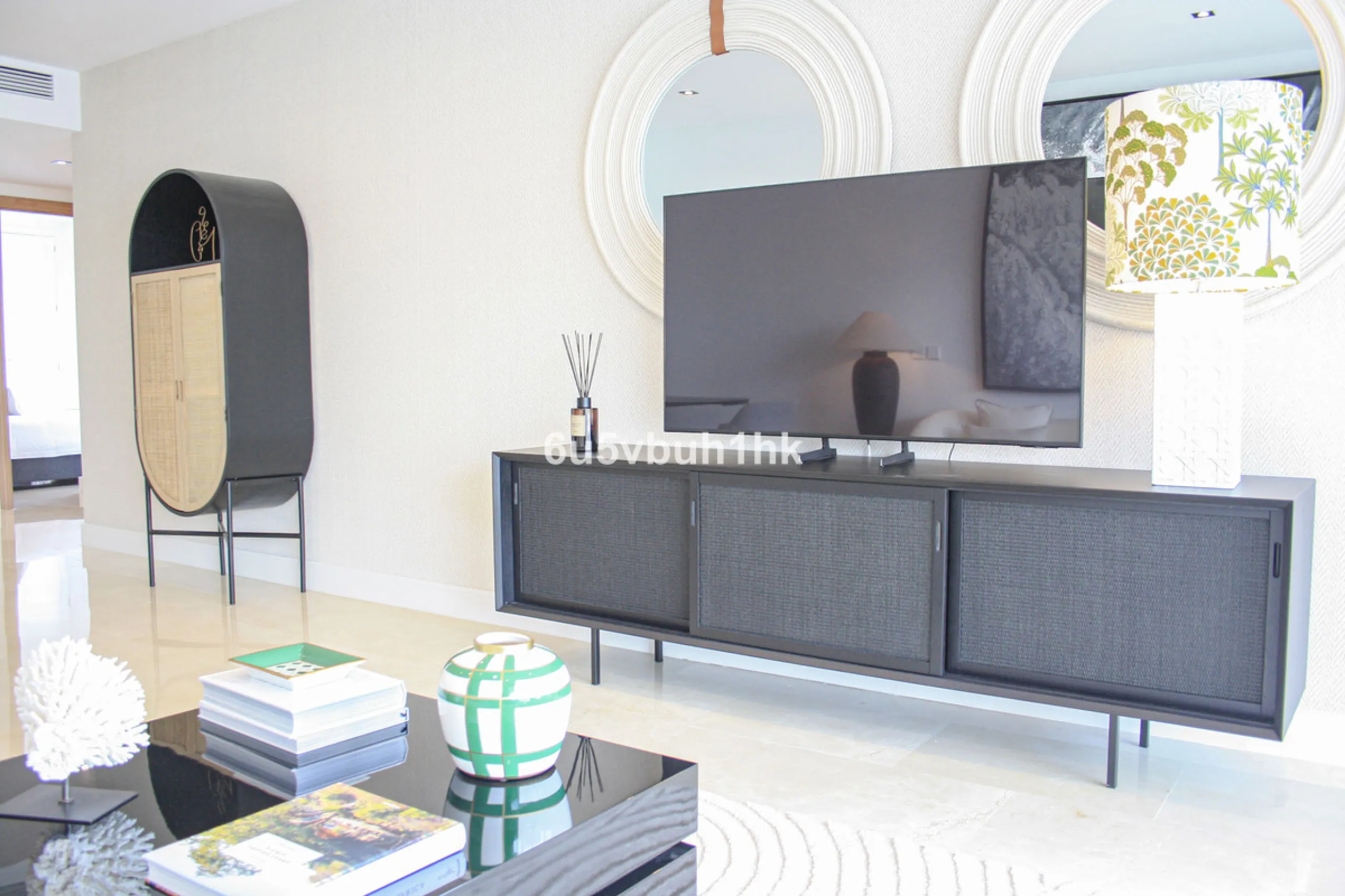 Located on Marbella's prestigious Golden Mile, this refined apartment in Las Cañas Beach perfectly balances timeless elegance with the comfort of a true home. Recently renovated and thoughtfully furnished with premium materials, it's offered exactly as it