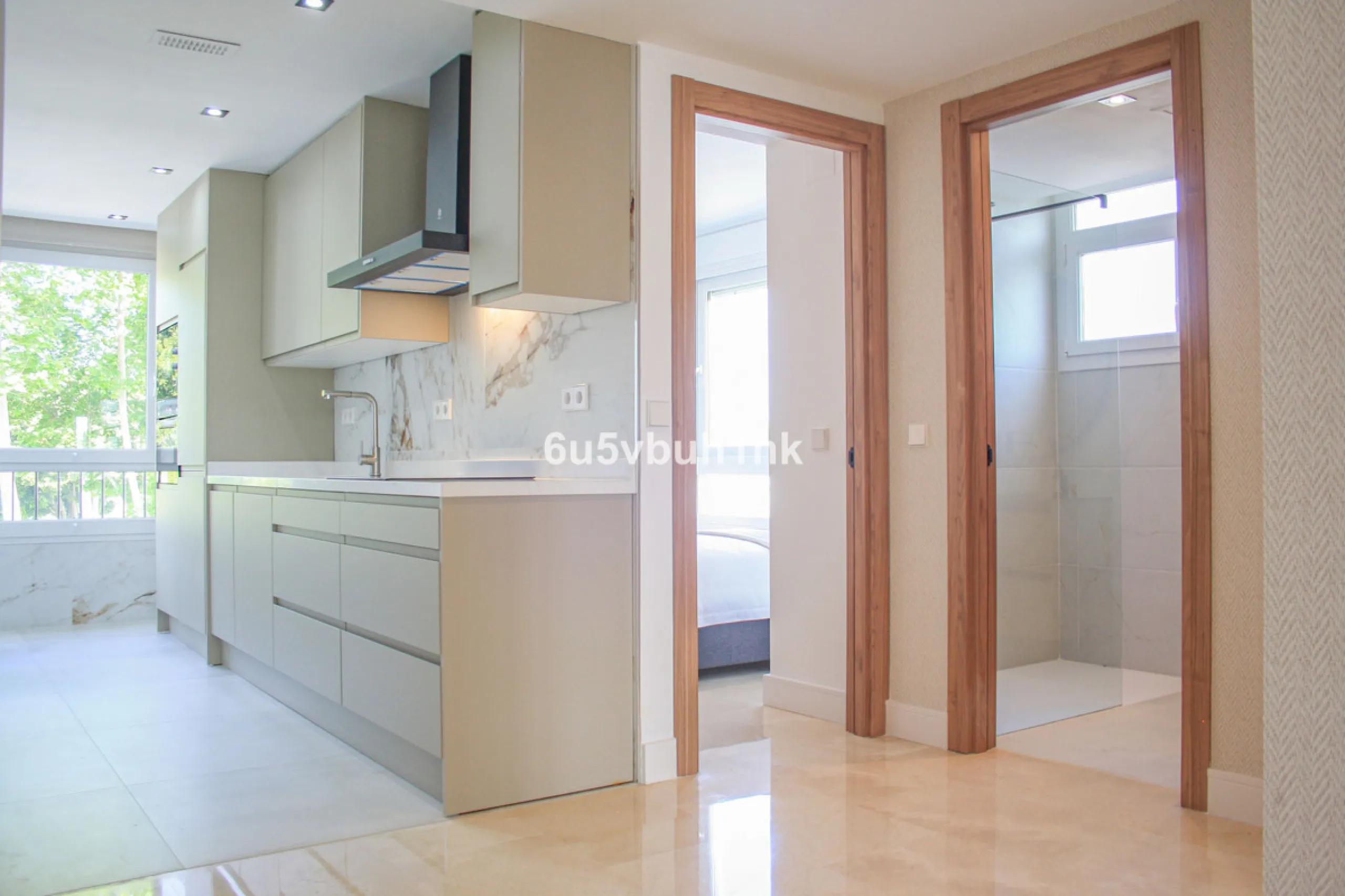 Located on Marbella's prestigious Golden Mile, this refined apartment in Las Cañas Beach perfectly balances timeless elegance with the comfort of a true home. Recently renovated and thoughtfully furnished with premium materials, it's offered exactly as it