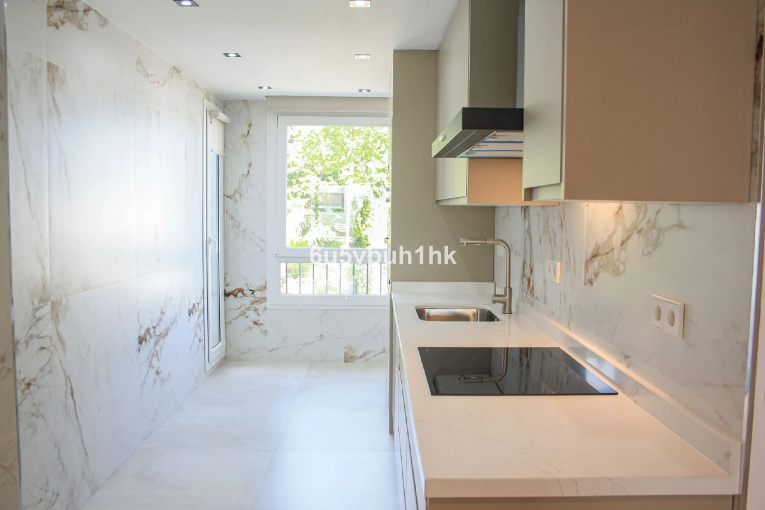 Located on Marbella's prestigious Golden Mile, this refined apartment in Las Cañas Beach perfectly balances timeless elegance with the comfort of a true home. Recently renovated and thoughtfully furnished with premium materials, it's offered exactly as it
