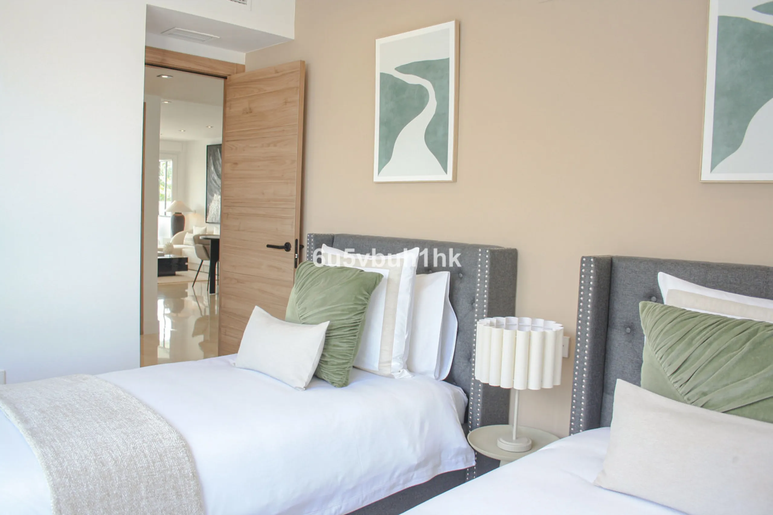 Located on Marbella's prestigious Golden Mile, this refined apartment in Las Cañas Beach perfectly balances timeless elegance with the comfort of a true home. Recently renovated and thoughtfully furnished with premium materials, it's offered exactly as it