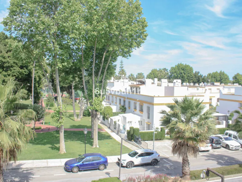 Located on Marbella's prestigious Golden Mile, this refined apartment in Las Cañas Beach perfectly balances timeless elegance with the comfort of a true home. Recently renovated and thoughtfully furnished with premium materials, it's offered exactly as it