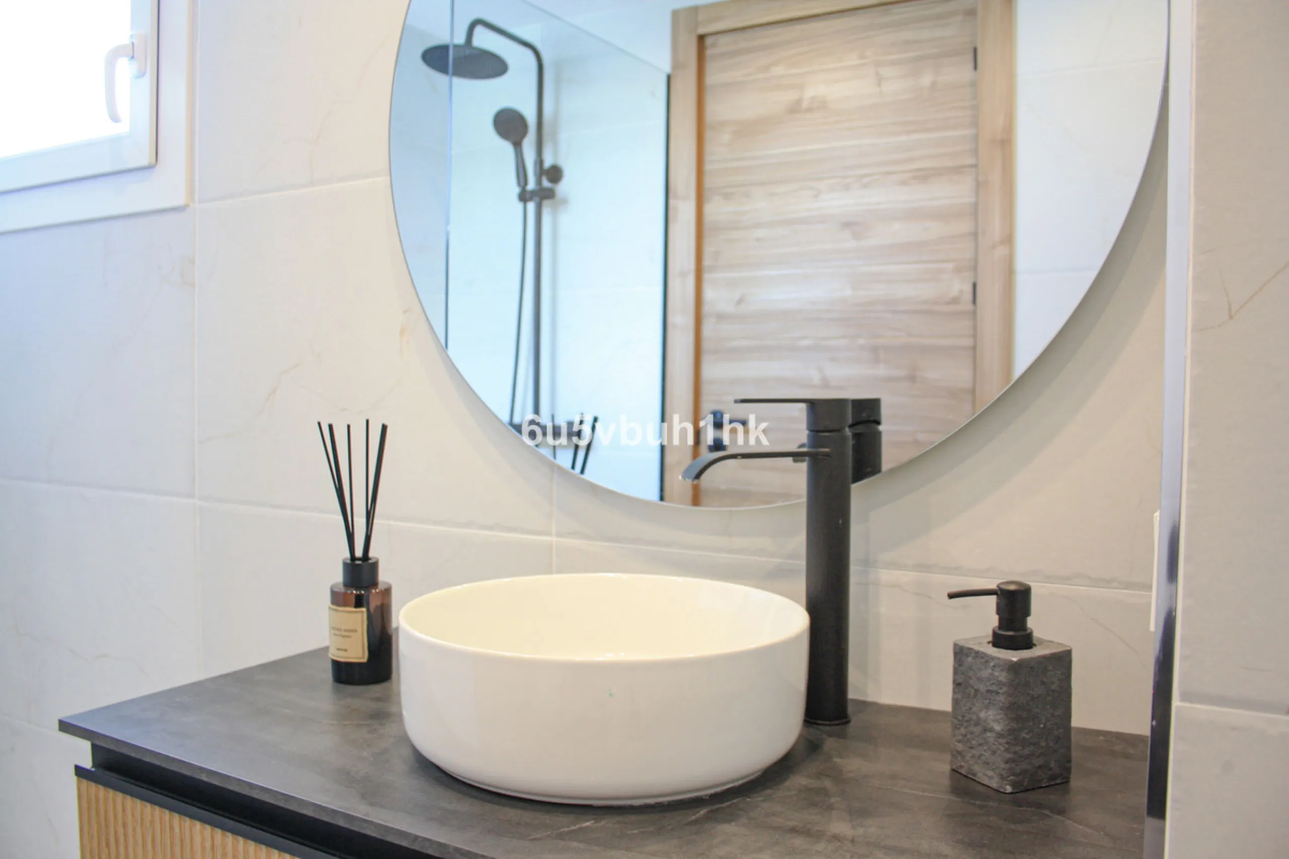 Located on Marbella's prestigious Golden Mile, this refined apartment in Las Cañas Beach perfectly balances timeless elegance with the comfort of a true home. Recently renovated and thoughtfully furnished with premium materials, it's offered exactly as it