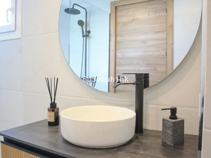 Located on Marbella's prestigious Golden Mile, this refined apartment in Las Cañas Beach perfectly balances timeless elegance with the comfort of a true home. Recently renovated and thoughtfully furnished with premium materials, it's offered exactly as it