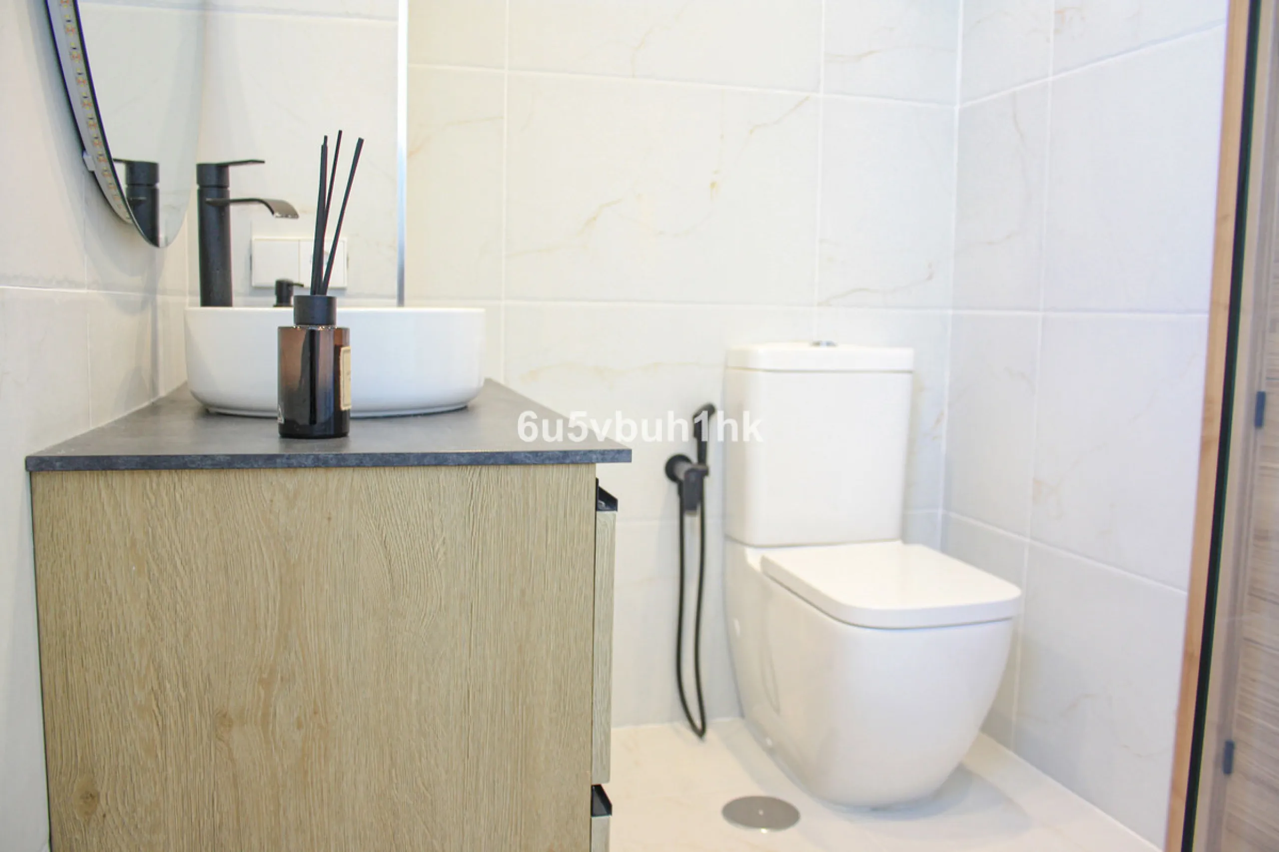 Located on Marbella's prestigious Golden Mile, this refined apartment in Las Cañas Beach perfectly balances timeless elegance with the comfort of a true home. Recently renovated and thoughtfully furnished with premium materials, it's offered exactly as it