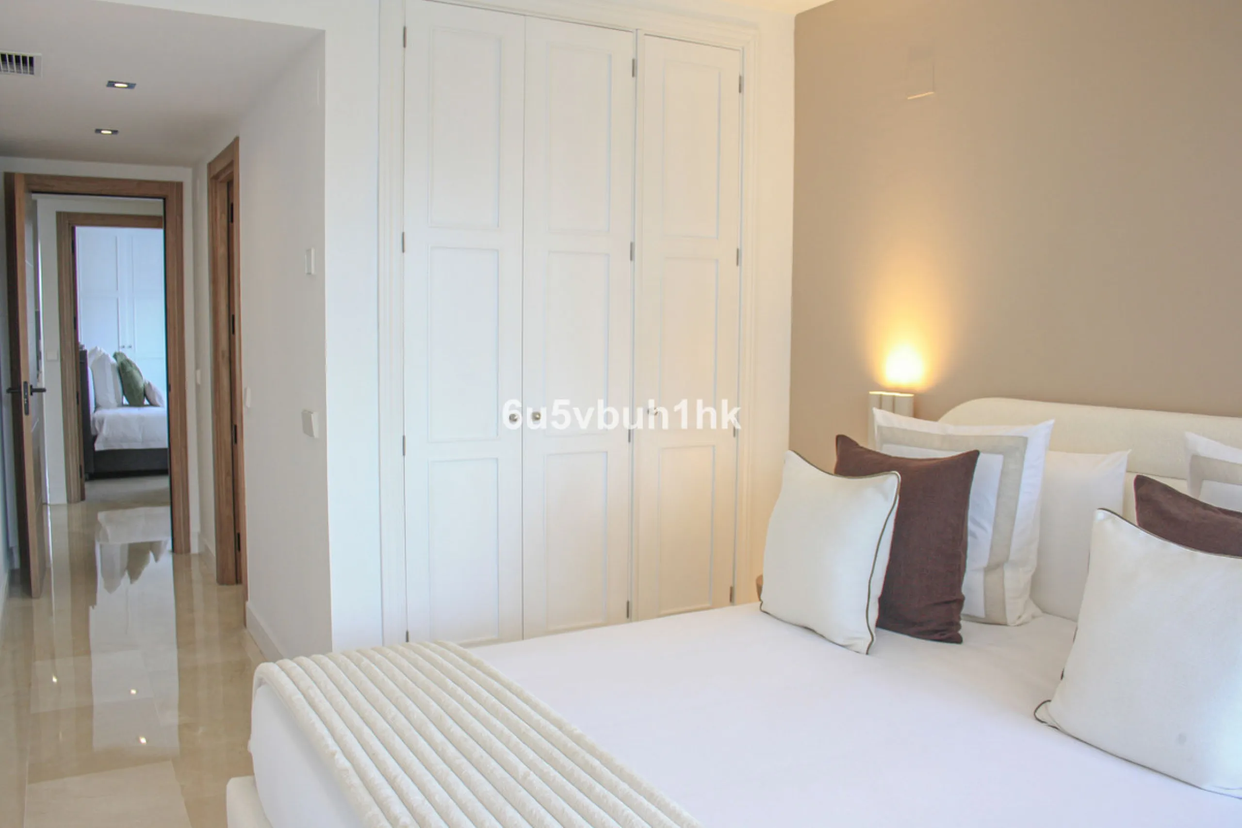 Located on Marbella's prestigious Golden Mile, this refined apartment in Las Cañas Beach perfectly balances timeless elegance with the comfort of a true home. Recently renovated and thoughtfully furnished with premium materials, it's offered exactly as it