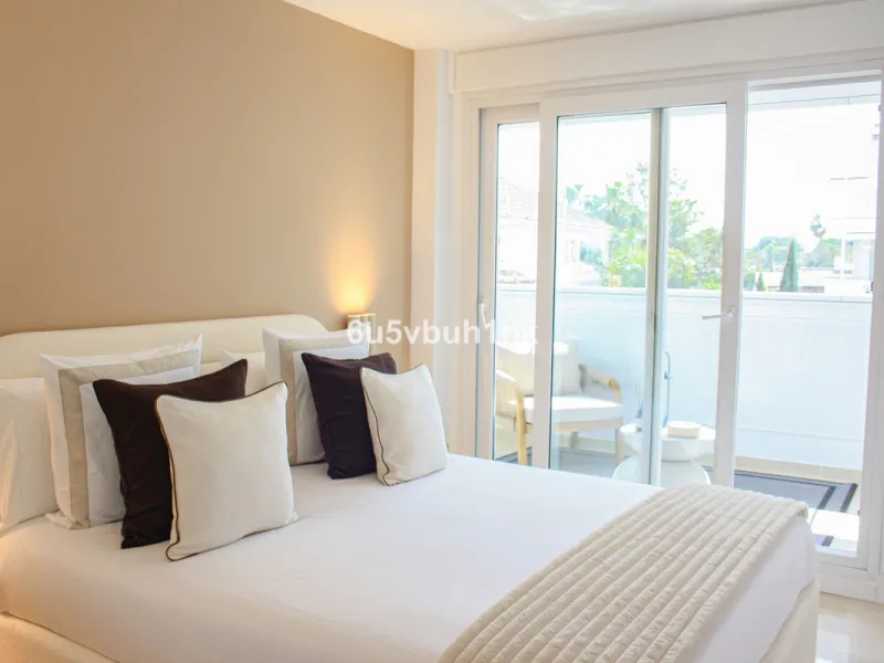 Located on Marbella's prestigious Golden Mile, this refined apartment in Las Cañas Beach perfectly balances timeless elegance with the comfort of a true home. Recently renovated and thoughtfully furnished with premium materials, it's offered exactly as it