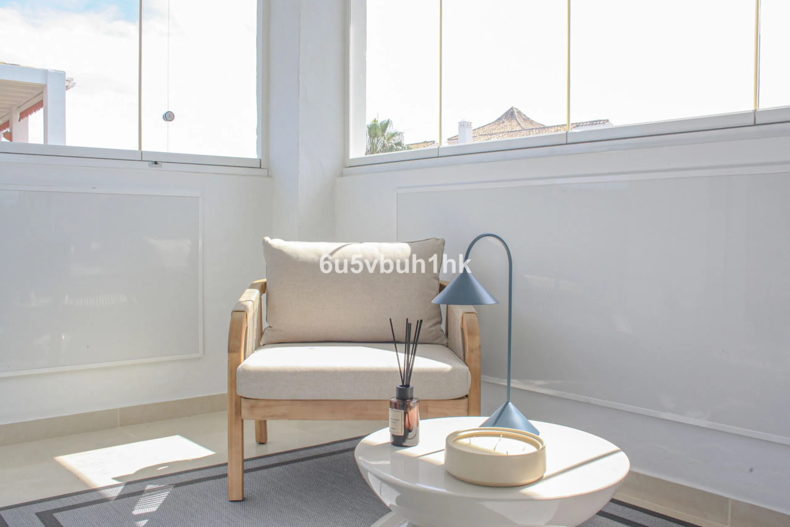 Located on Marbella's prestigious Golden Mile, this refined apartment in Las Cañas Beach perfectly balances timeless elegance with the comfort of a true home. Recently renovated and thoughtfully furnished with premium materials, it's offered exactly as it