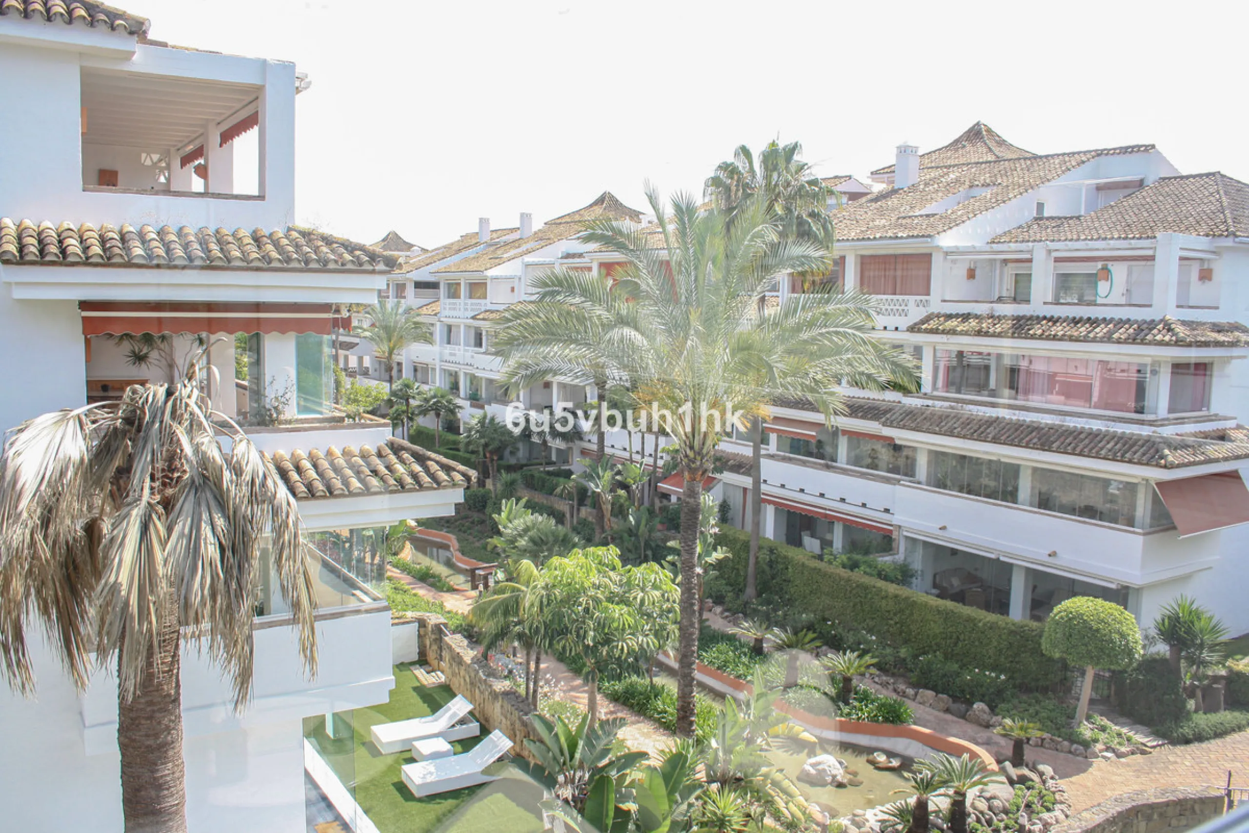 Located on Marbella's prestigious Golden Mile, this refined apartment in Las Cañas Beach perfectly balances timeless elegance with the comfort of a true home. Recently renovated and thoughtfully furnished with premium materials, it's offered exactly as it