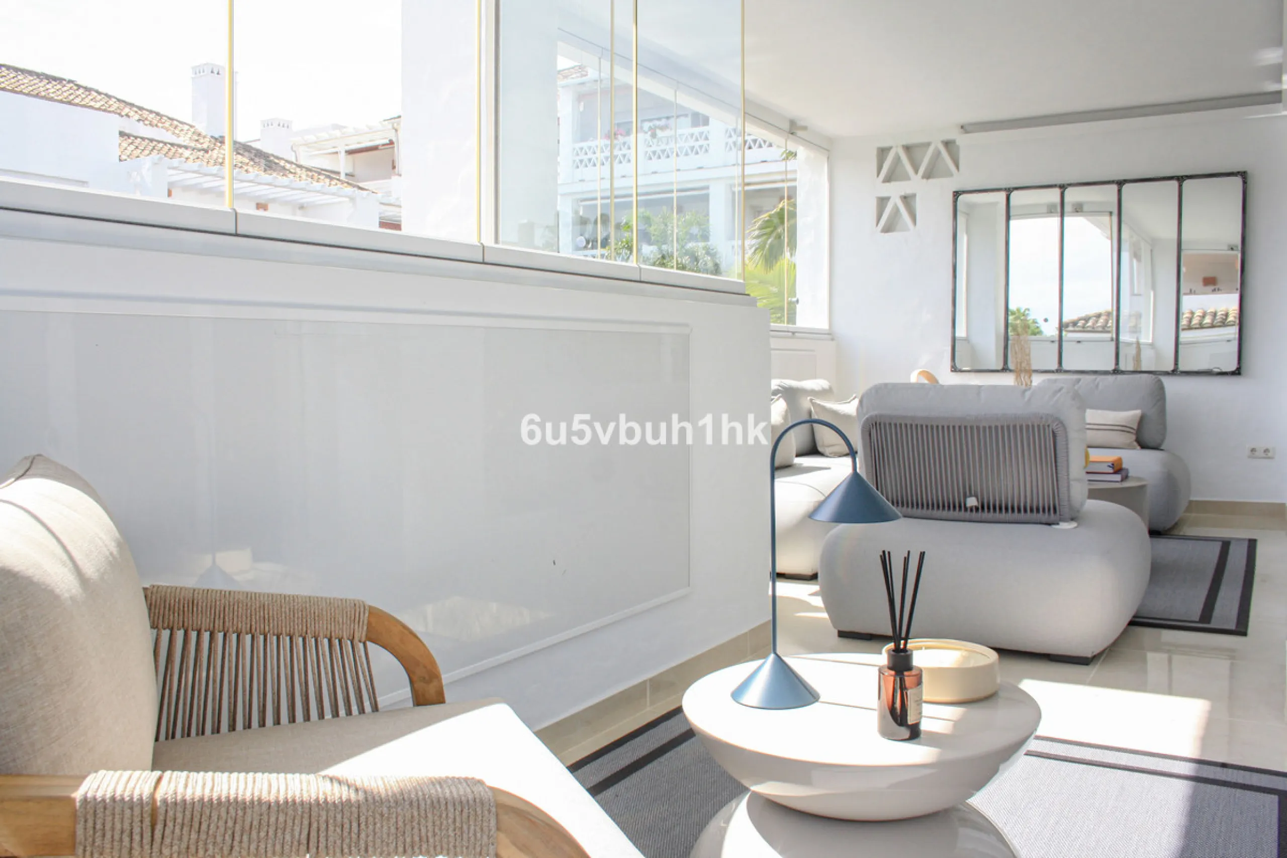 Located on Marbella's prestigious Golden Mile, this refined apartment in Las Cañas Beach perfectly balances timeless elegance with the comfort of a true home. Recently renovated and thoughtfully furnished with premium materials, it's offered exactly as it