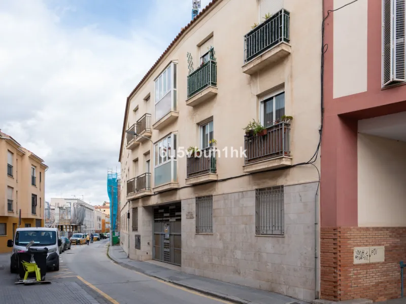 Welcome to this exceptional apartment located right in the heart of Málaga, a true rare find combining comfort, convenience, and investment potential.
