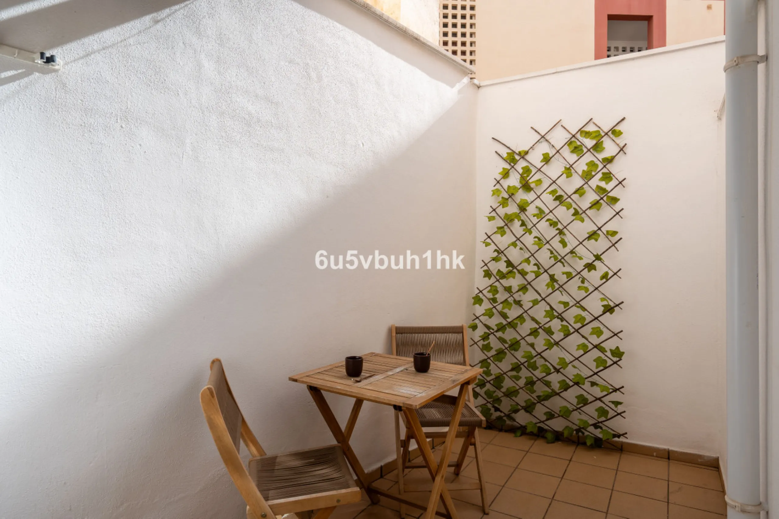 Welcome to this exceptional apartment located right in the heart of Málaga, a true rare find combining comfort, convenience, and investment potential.