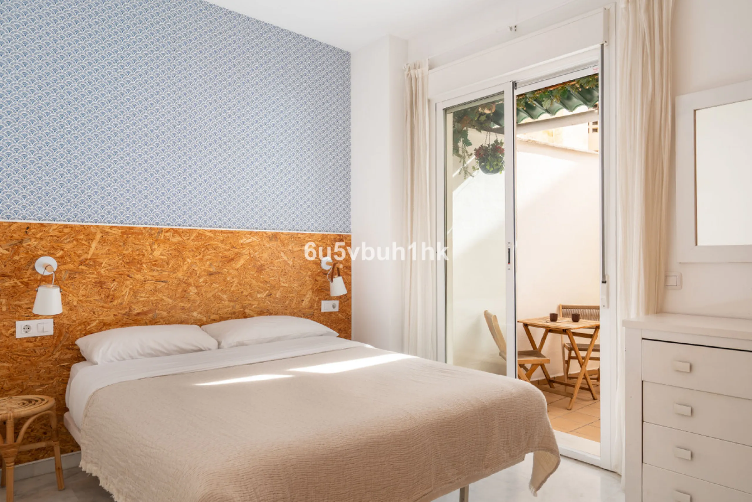 Welcome to this exceptional apartment located right in the heart of Málaga, a true rare find combining comfort, convenience, and investment potential.