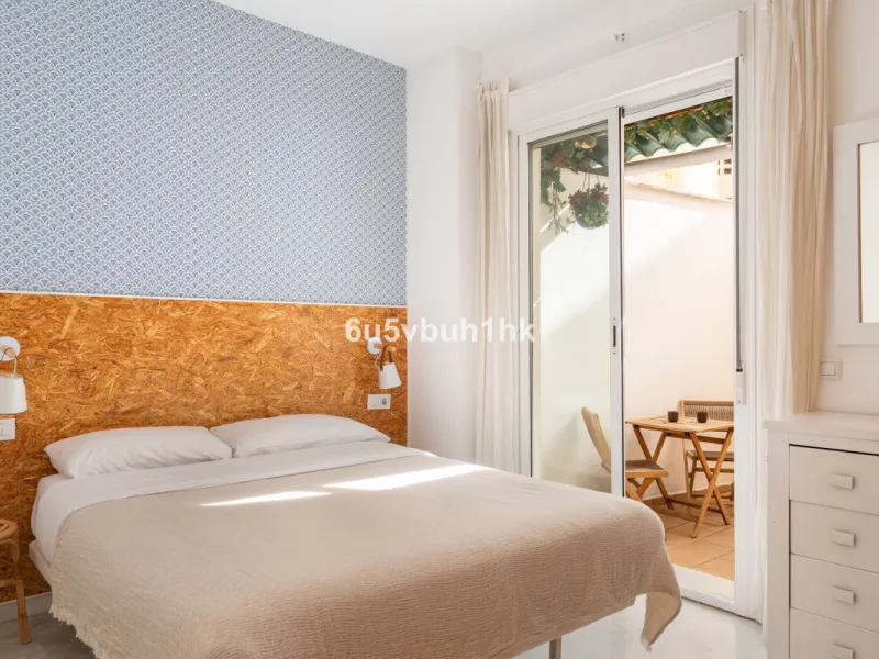 Welcome to this exceptional apartment located right in the heart of Málaga, a true rare find combining comfort, convenience, and investment potential.