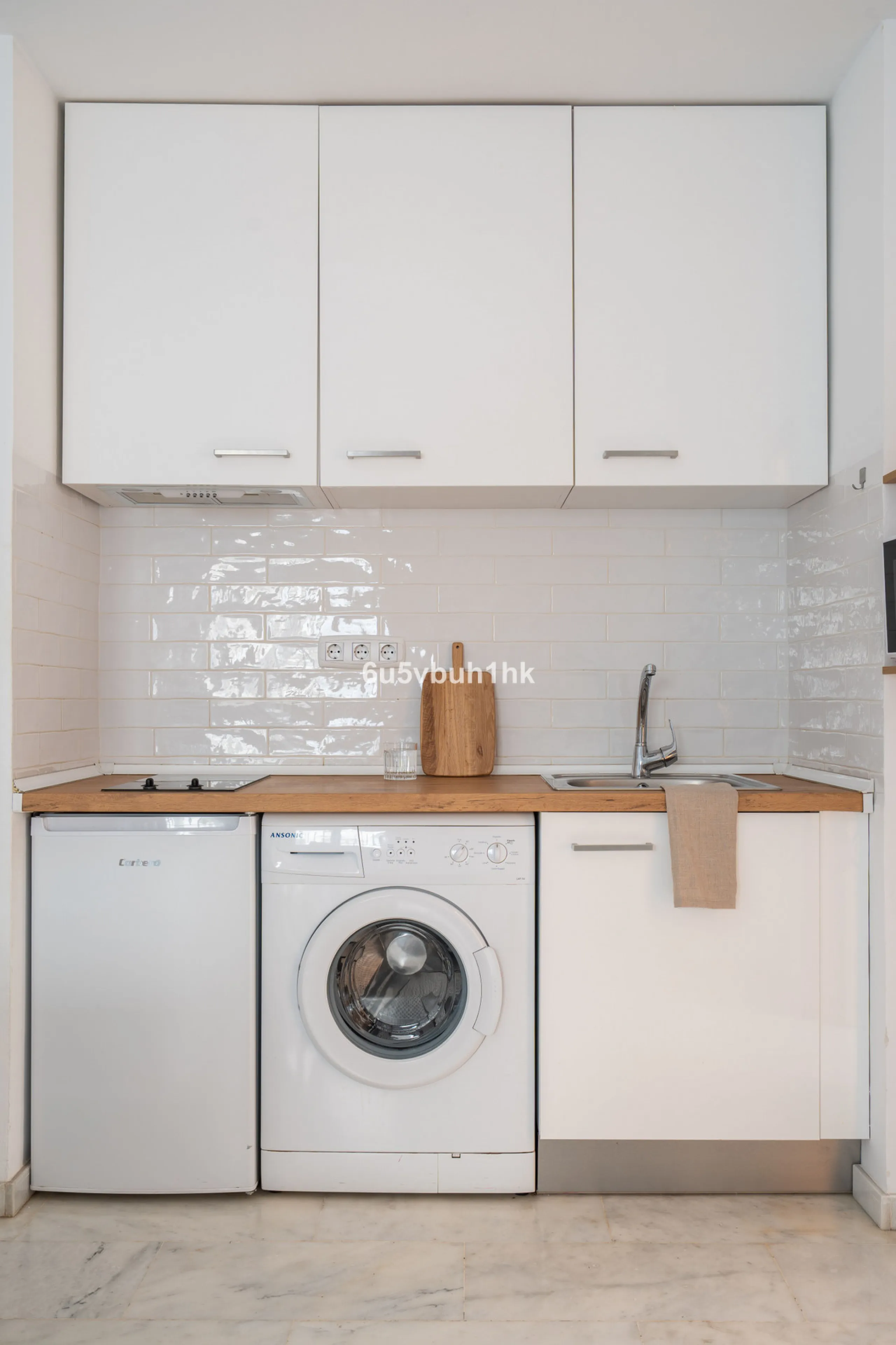 Welcome to this exceptional apartment located right in the heart of Málaga, a true rare find combining comfort, convenience, and investment potential.