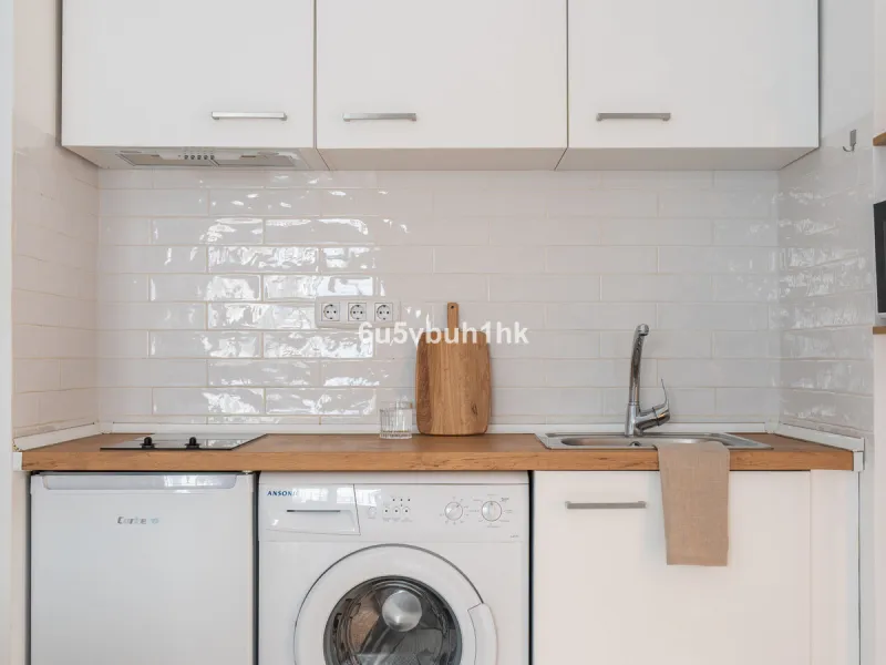 Welcome to this exceptional apartment located right in the heart of Málaga, a true rare find combining comfort, convenience, and investment potential.