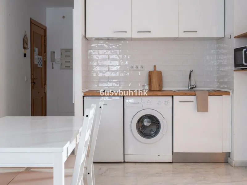 Welcome to this exceptional apartment located right in the heart of Málaga, a true rare find combining comfort, convenience, and investment potential.