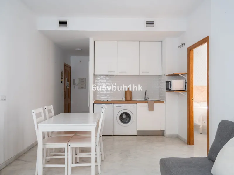 Welcome to this exceptional apartment located right in the heart of Málaga, a true rare find combining comfort, convenience, and investment potential.
