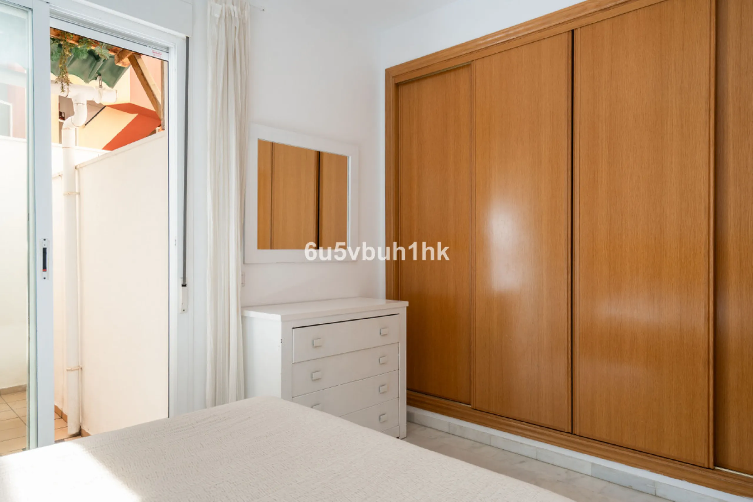 Welcome to this exceptional apartment located right in the heart of Málaga, a true rare find combining comfort, convenience, and investment potential.