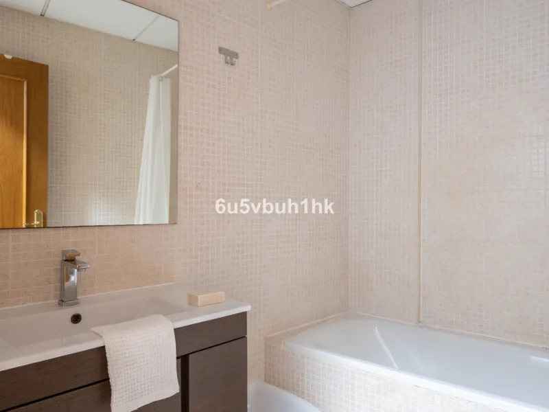 Welcome to this exceptional apartment located right in the heart of Málaga, a true rare find combining comfort, convenience, and investment potential.