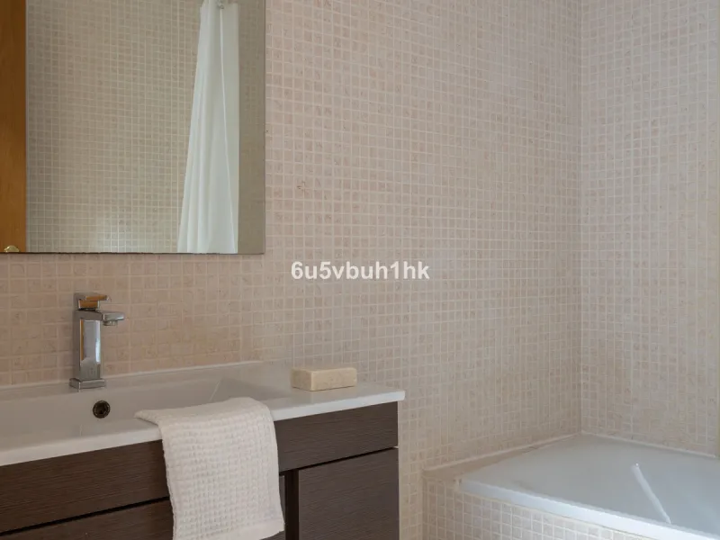 Welcome to this exceptional apartment located right in the heart of Málaga, a true rare find combining comfort, convenience, and investment potential.