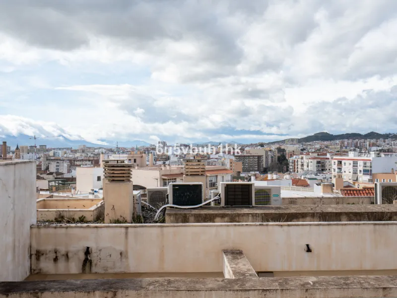 Welcome to this exceptional apartment located right in the heart of Málaga, a true rare find combining comfort, convenience, and investment potential.