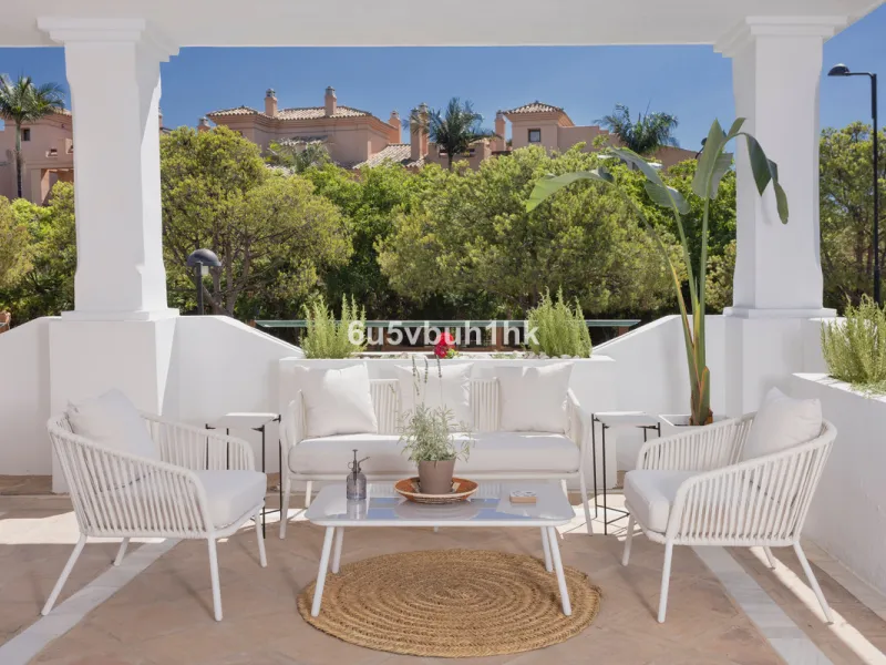 Fully renovated and beautifully presented, this home immediately impresses with a welcoming entrance hall that leads to a spacious, separate kitchen with an adjoining laundry area. From here, you step into a bright and airy open-plan living and dining spa