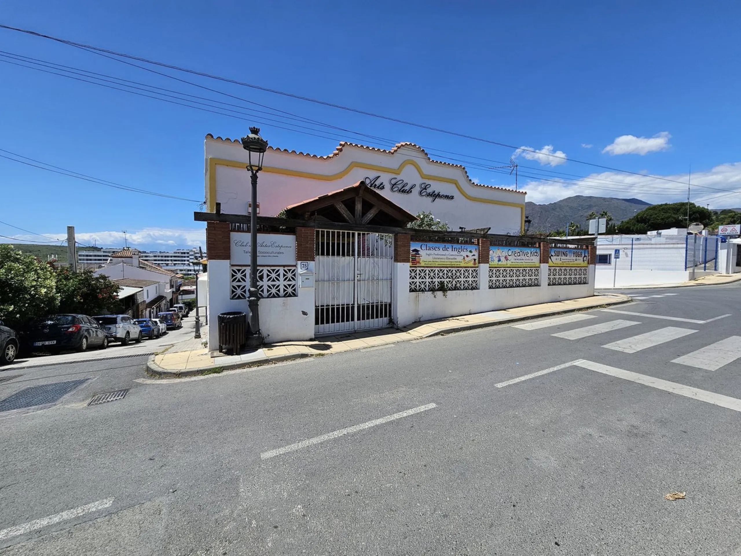 AMAZING REDUCED AGAIN!!!!!! Rare opportunity investment in a centric area of Estepona! With a 5  minute walk to the city centre we present you here a large two storey industrial estate with several different qualities, because of the location it could off