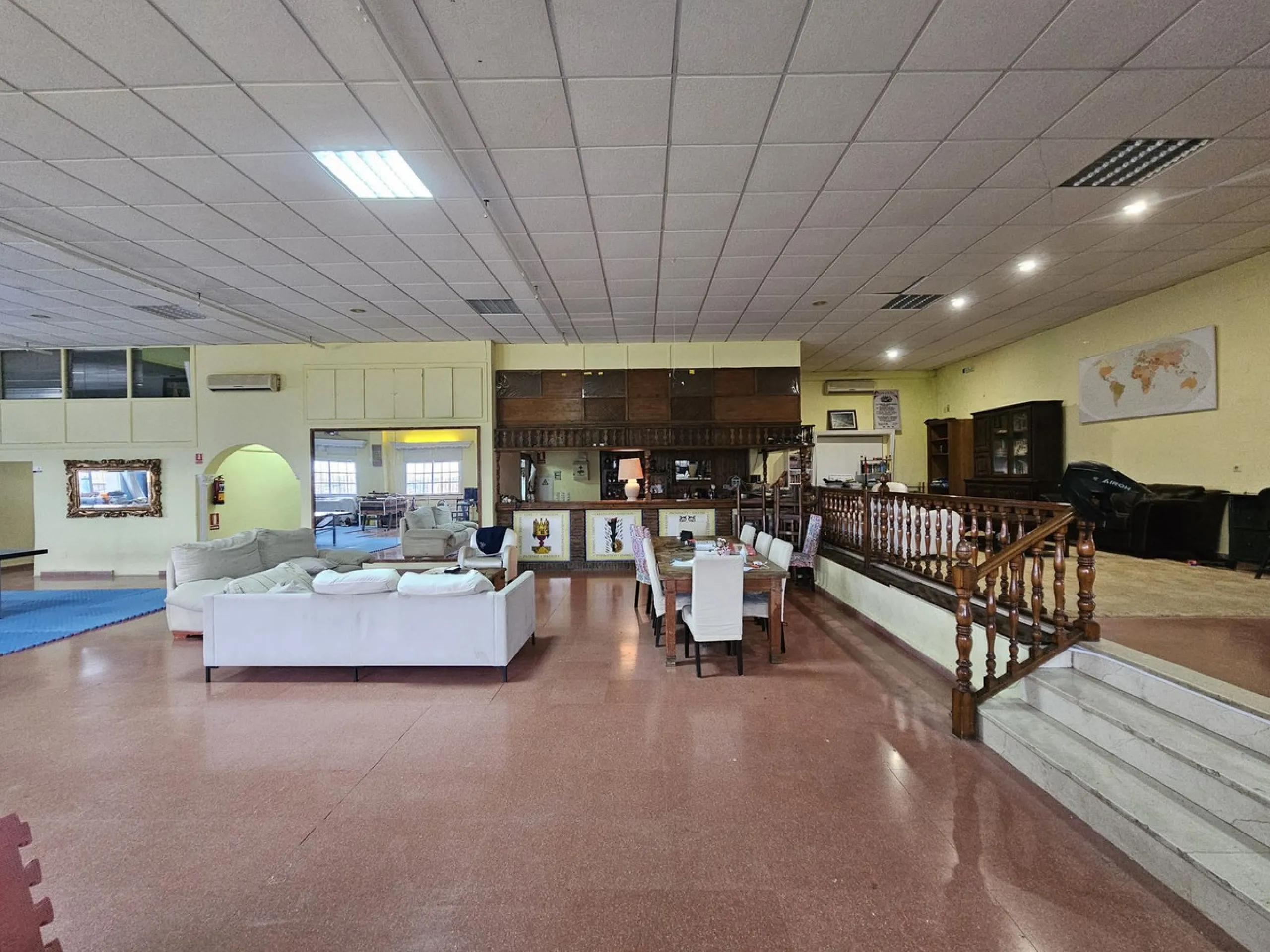 AMAZING REDUCED AGAIN!!!!!! Rare opportunity investment in a centric area of Estepona! With a 5  minute walk to the city centre we present you here a large two storey industrial estate with several different qualities, because of the location it could off