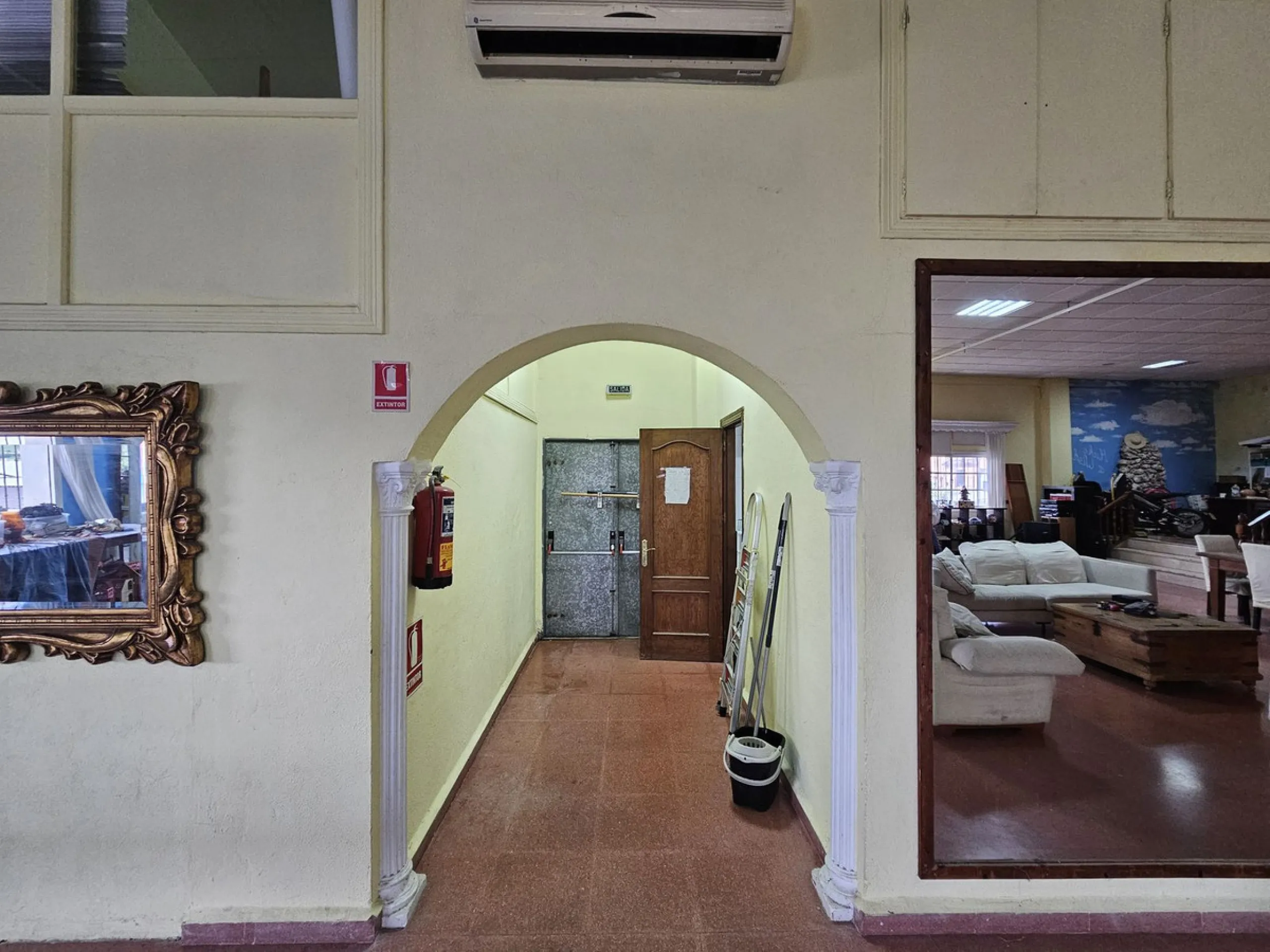 AMAZING REDUCED AGAIN!!!!!! Rare opportunity investment in a centric area of Estepona! With a 5  minute walk to the city centre we present you here a large two storey industrial estate with several different qualities, because of the location it could off