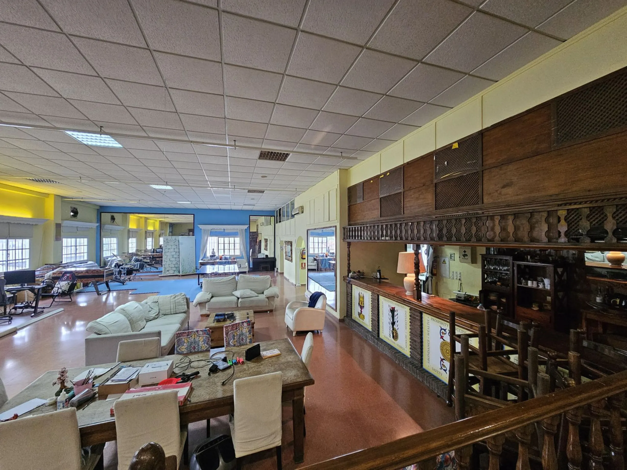 AMAZING REDUCED AGAIN!!!!!! Rare opportunity investment in a centric area of Estepona! With a 5  minute walk to the city centre we present you here a large two storey industrial estate with several different qualities, because of the location it could off