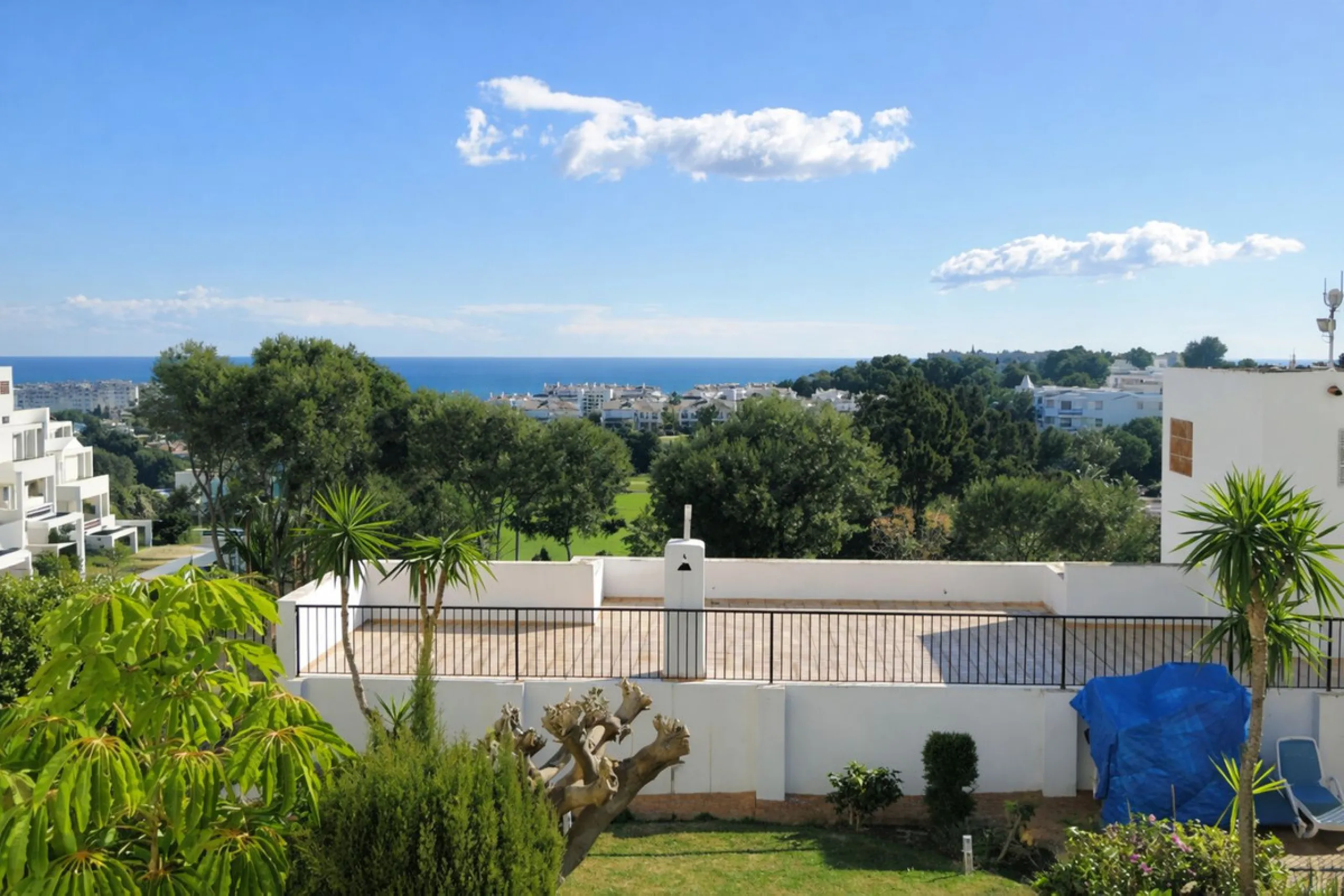 SPACIOUS APARTMENT WITH SEA, GOLF AND GARDEN VIEWS – MIRAFLORES