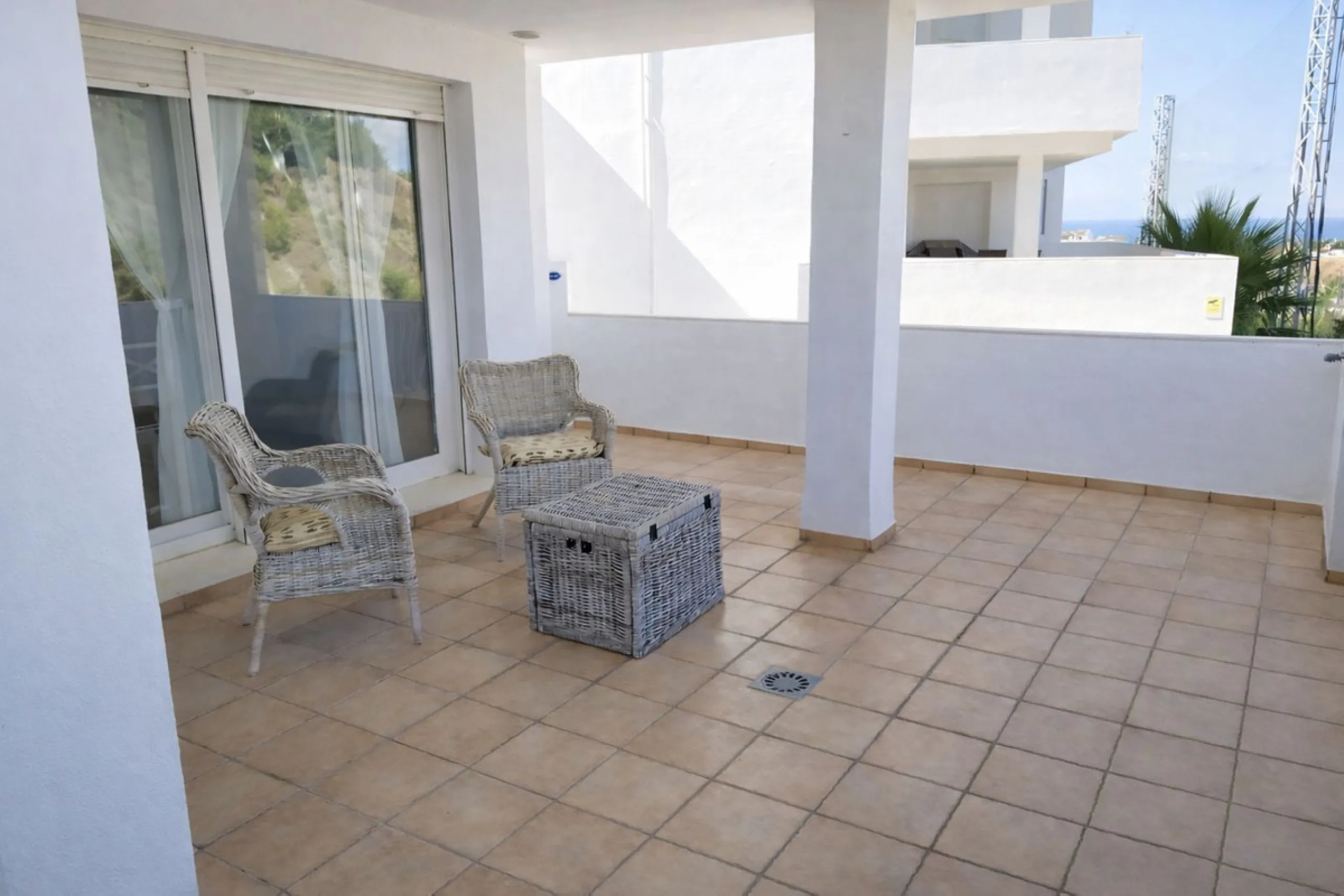 SPACIOUS APARTMENT WITH SEA, GOLF AND GARDEN VIEWS – MIRAFLORES
