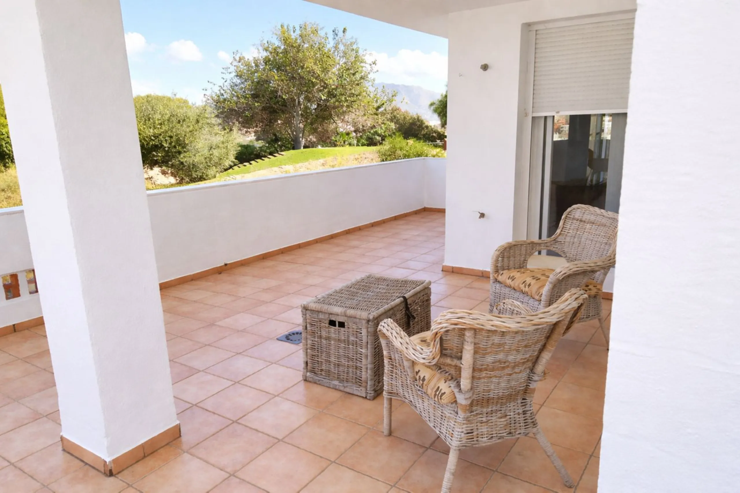 SPACIOUS APARTMENT WITH SEA, GOLF AND GARDEN VIEWS – MIRAFLORES