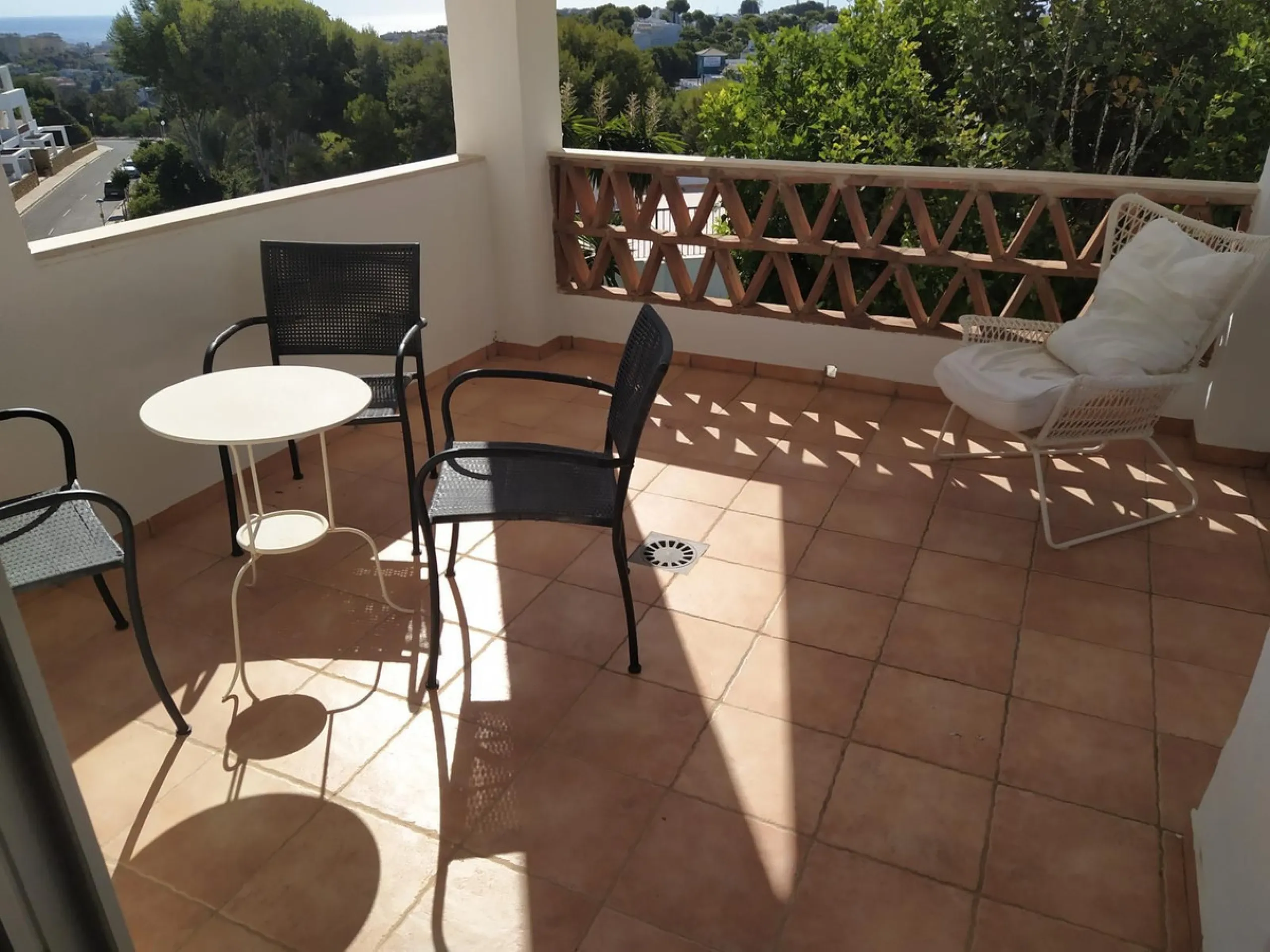 SPACIOUS APARTMENT WITH SEA, GOLF AND GARDEN VIEWS – MIRAFLORES