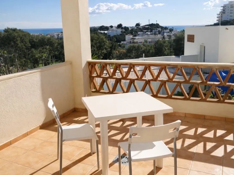 SPACIOUS APARTMENT WITH SEA, GOLF AND GARDEN VIEWS – MIRAFLORES