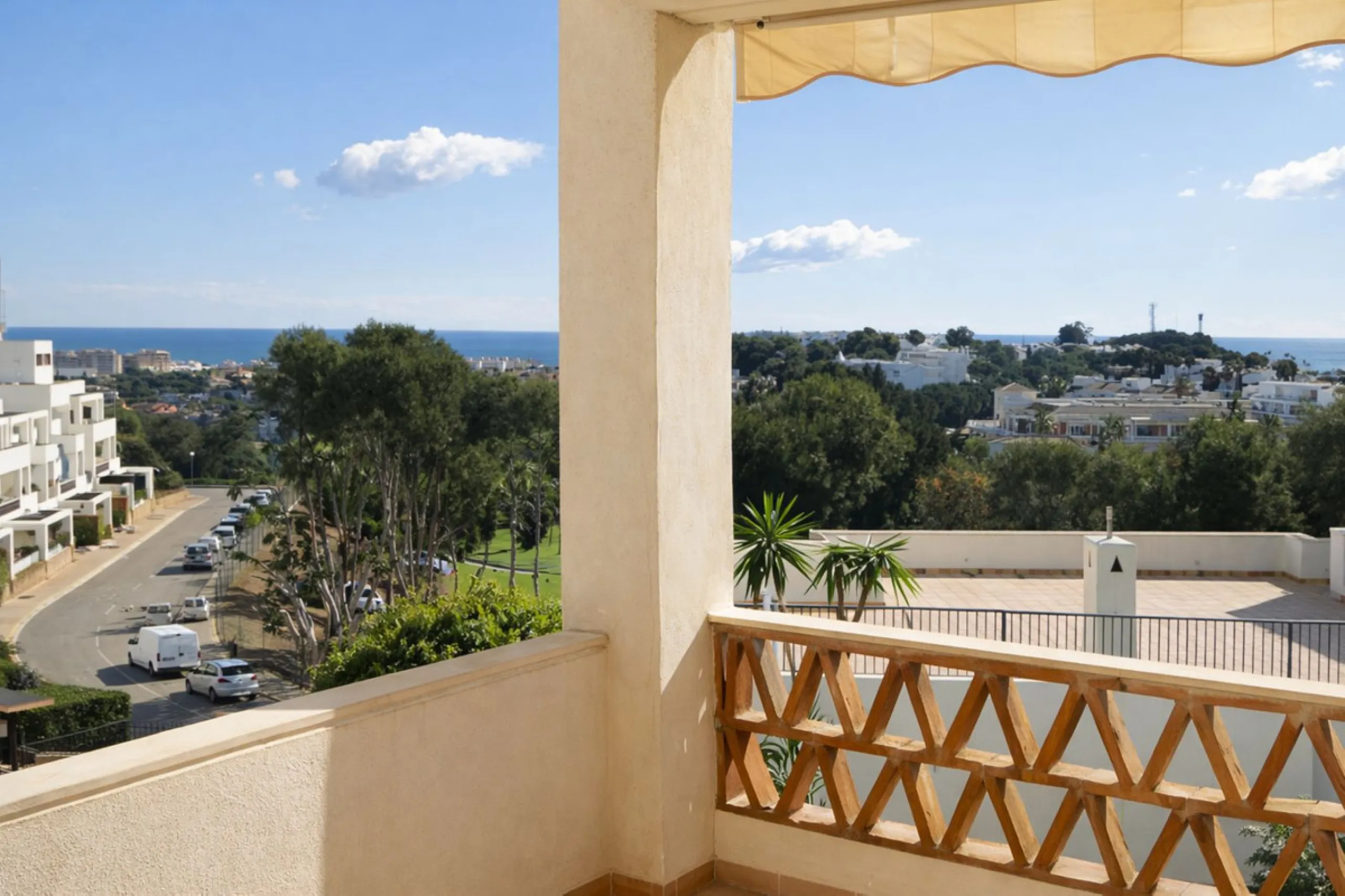 SPACIOUS APARTMENT WITH SEA, GOLF AND GARDEN VIEWS – MIRAFLORES