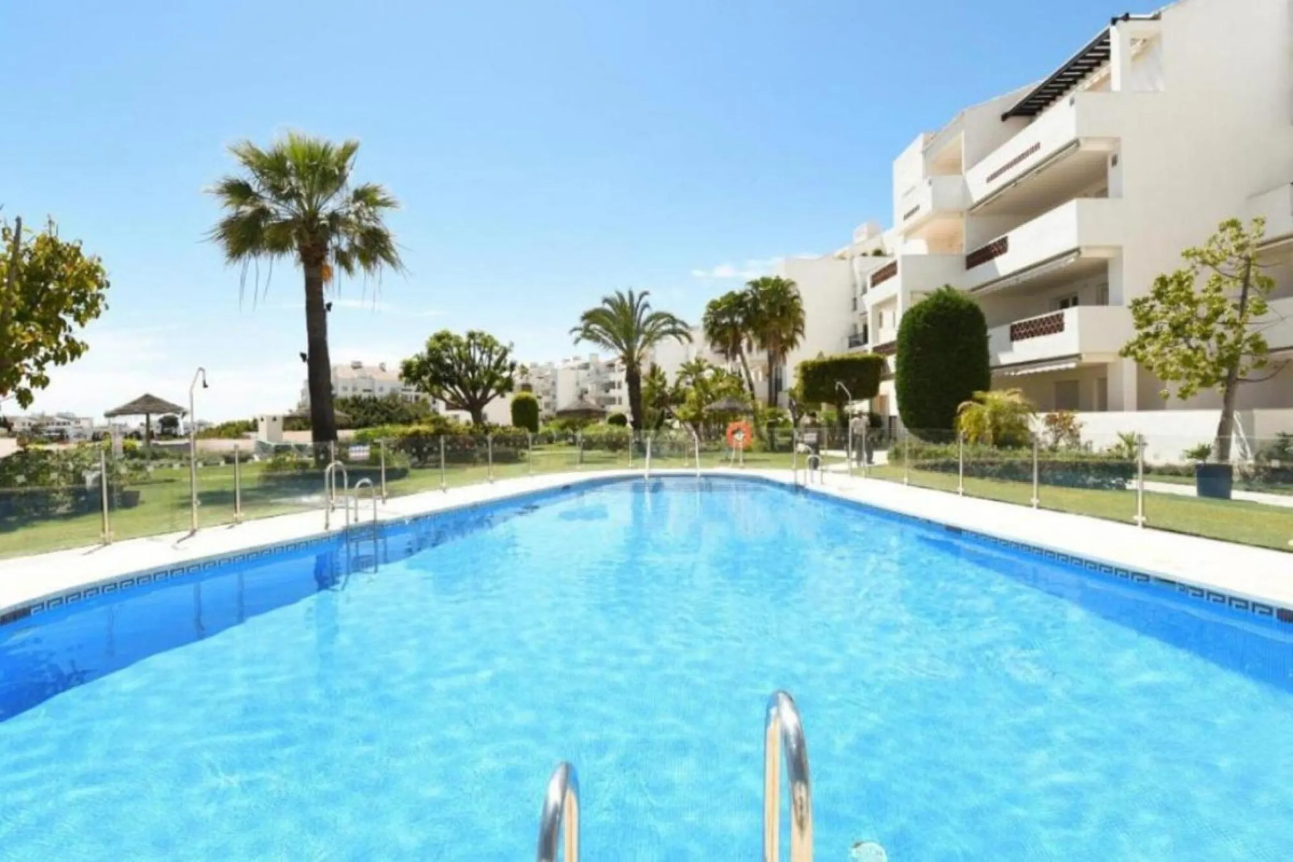 SPACIOUS APARTMENT WITH SEA, GOLF AND GARDEN VIEWS – MIRAFLORES