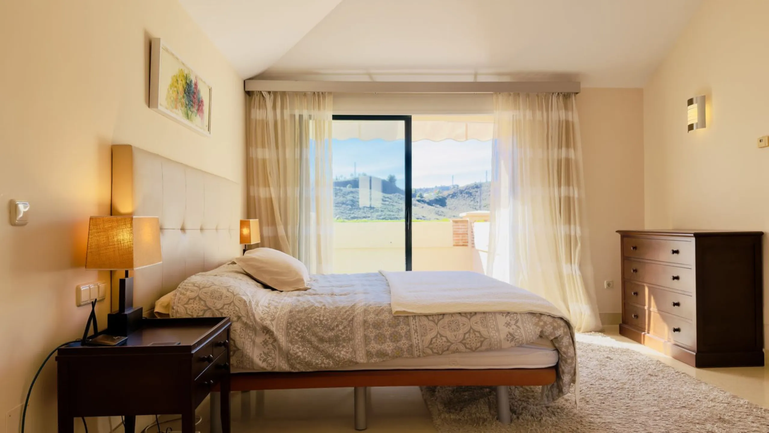 This exceptional duplex penthouse is located within an exclusive residential community, set in the heart of the El Higueral Golf Course. Surrounded by over 50,000 m² of beautifully landscaped communal gardens, the property offers a refined lifestyle defin