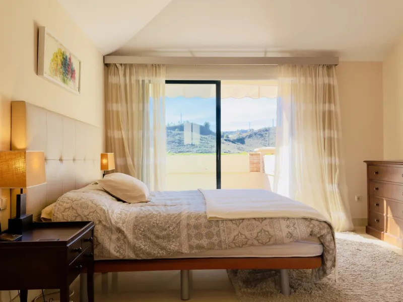 This exceptional duplex penthouse is located within an exclusive residential community, set in the heart of the El Higueral Golf Course. Surrounded by over 50,000 m² of beautifully landscaped communal gardens, the property offers a refined lifestyle defin