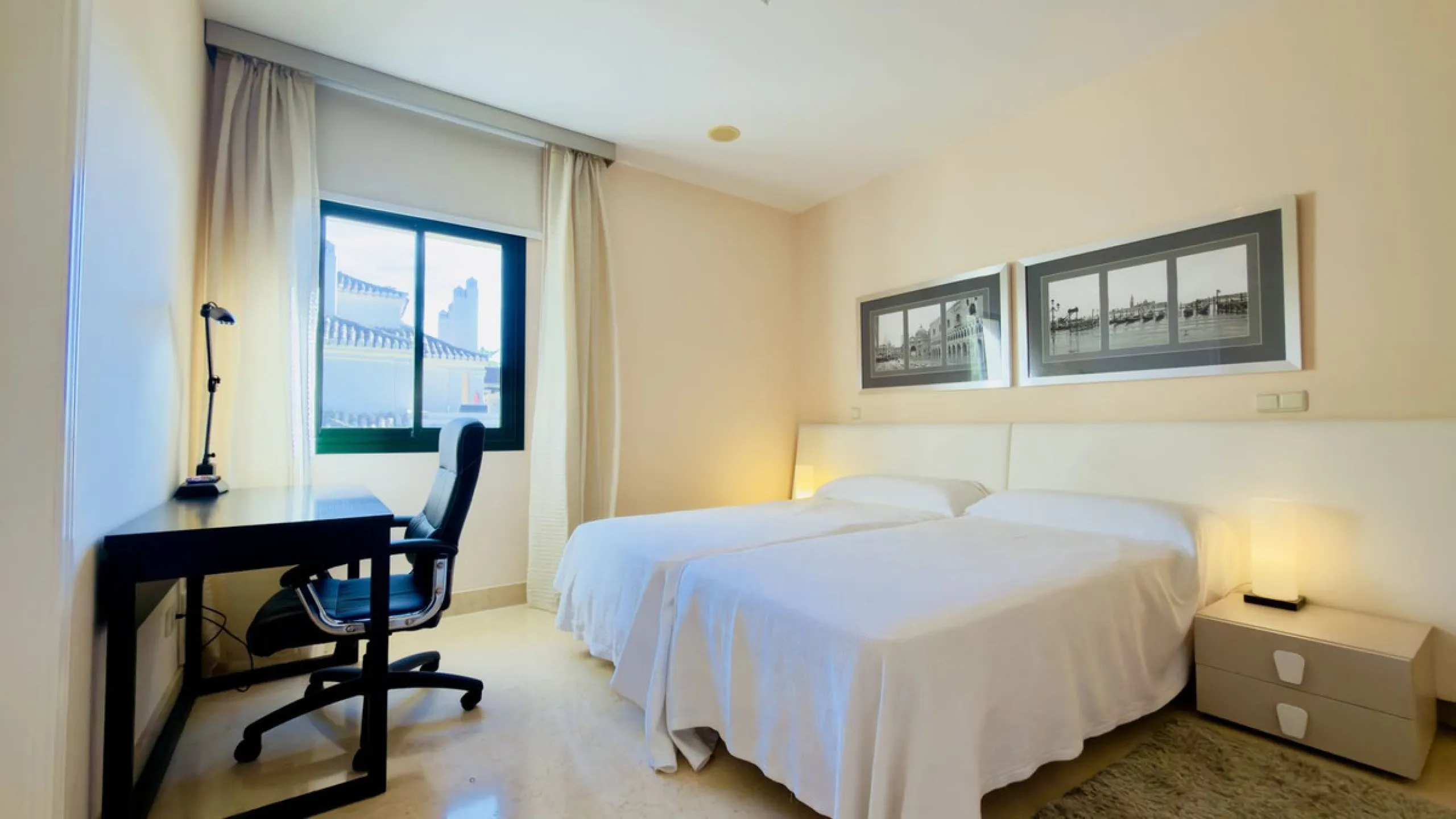 This exceptional duplex penthouse is located within an exclusive residential community, set in the heart of the El Higueral Golf Course. Surrounded by over 50,000 m² of beautifully landscaped communal gardens, the property offers a refined lifestyle defin
