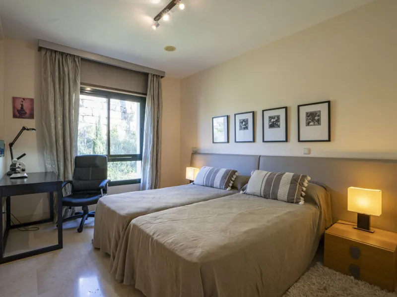 This exceptional duplex penthouse is located within an exclusive residential community, set in the heart of the El Higueral Golf Course. Surrounded by over 50,000 m² of beautifully landscaped communal gardens, the property offers a refined lifestyle defin