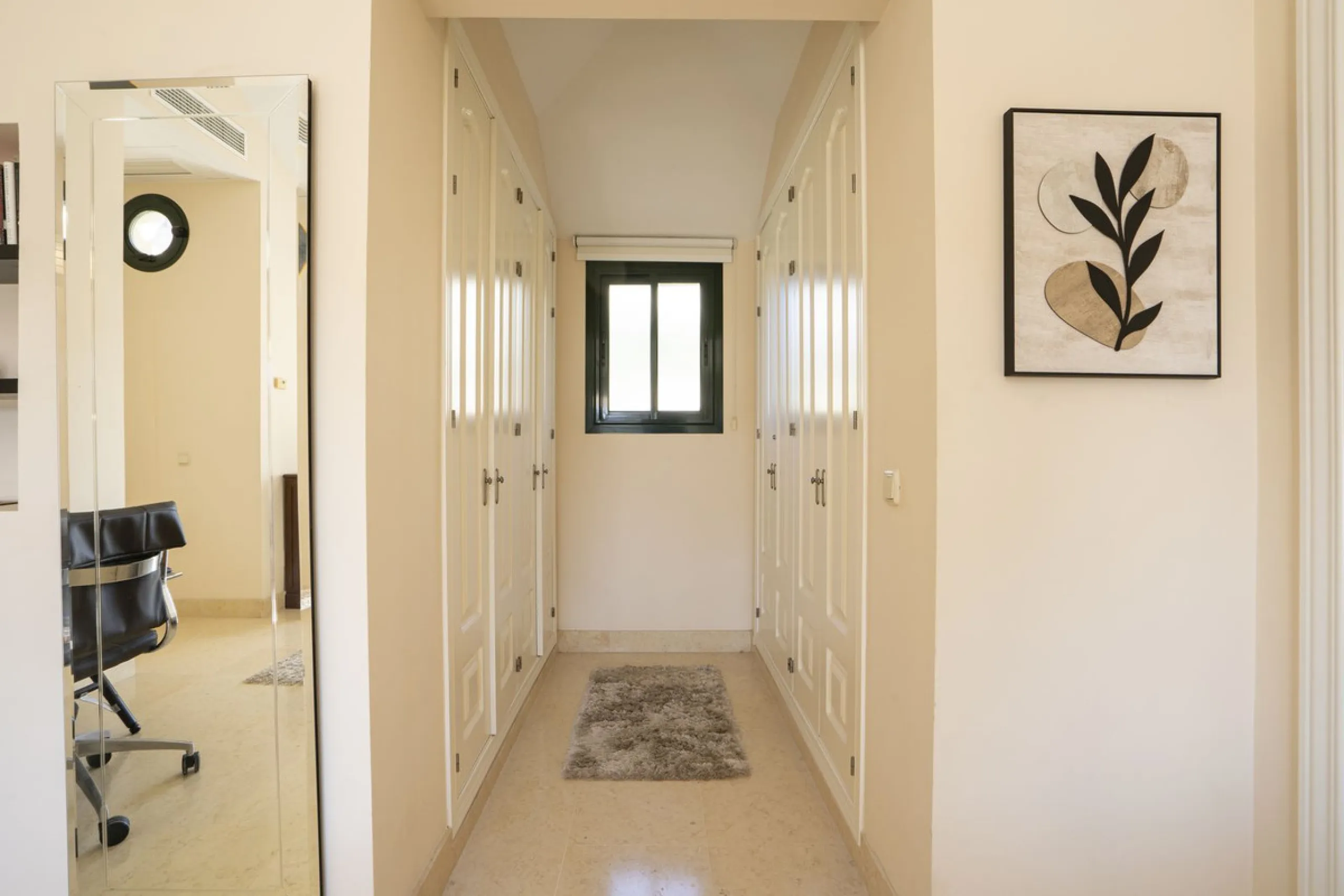 This exceptional duplex penthouse is located within an exclusive residential community, set in the heart of the El Higueral Golf Course. Surrounded by over 50,000 m² of beautifully landscaped communal gardens, the property offers a refined lifestyle defin