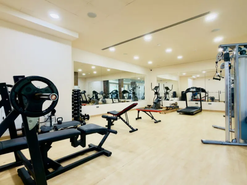 This exceptional duplex penthouse is located within an exclusive residential community, set in the heart of the El Higueral Golf Course. Surrounded by over 50,000 m² of beautifully landscaped communal gardens, the property offers a refined lifestyle defin