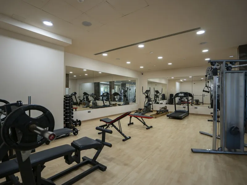This exceptional duplex penthouse is located within an exclusive residential community, set in the heart of the El Higueral Golf Course. Surrounded by over 50,000 m² of beautifully landscaped communal gardens, the property offers a refined lifestyle defin