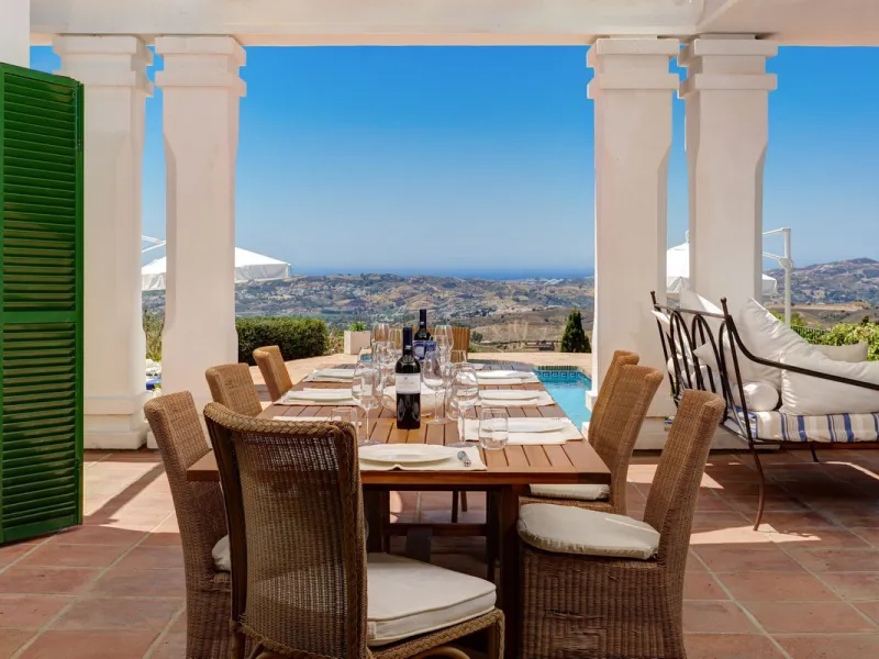 Where the Mediterranean meets the Atlas Mountains: the majesty of this villa in La Alquería Mijas