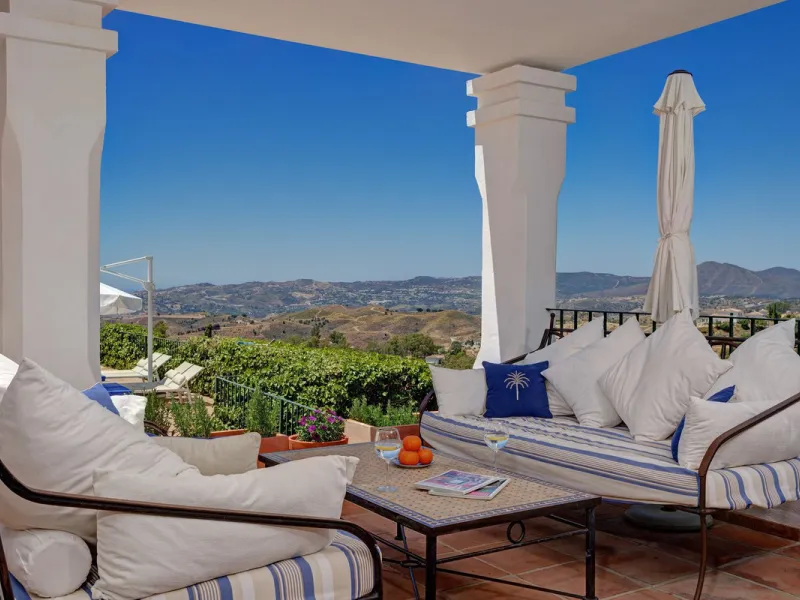 Where the Mediterranean meets the Atlas Mountains: the majesty of this villa in La Alquería Mijas