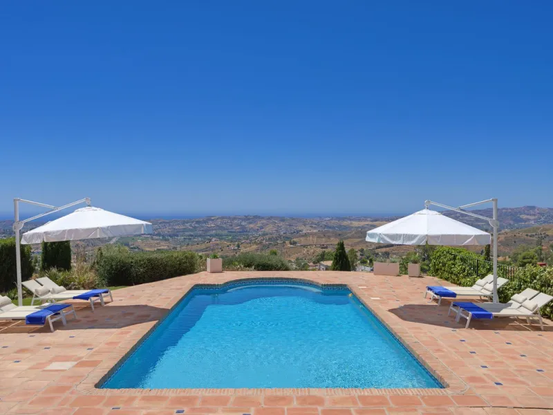 Where the Mediterranean meets the Atlas Mountains: the majesty of this villa in La Alquería Mijas