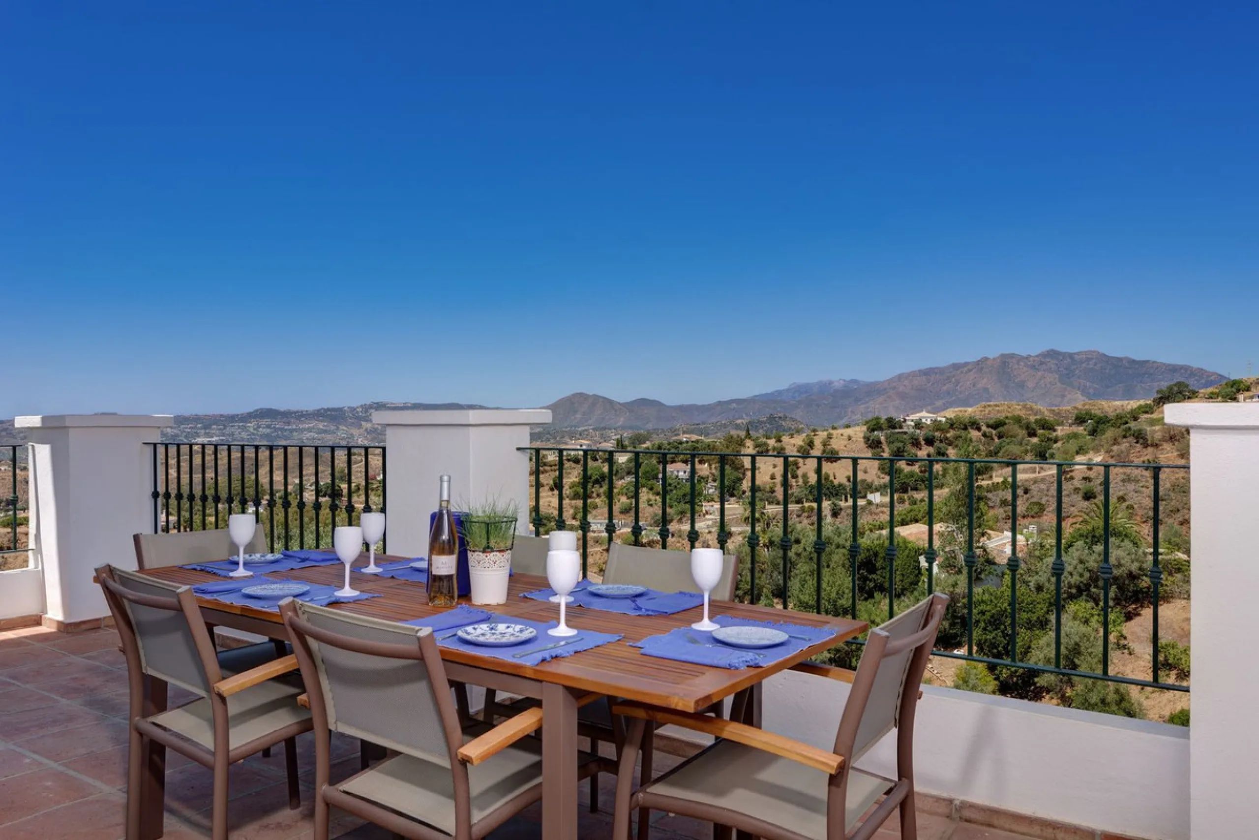 Where the Mediterranean meets the Atlas Mountains: the majesty of this villa in La Alquería Mijas